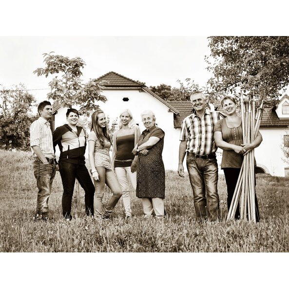 Der Tee wird direkt am Hof der Familie Aufreiter in Handarbeit abgepackt.