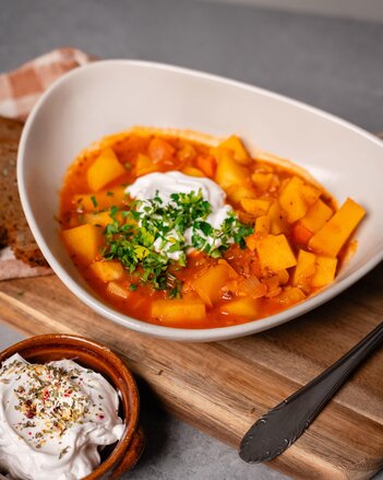 Klassisches Erdäpfelgulasch | © SONNENTOR