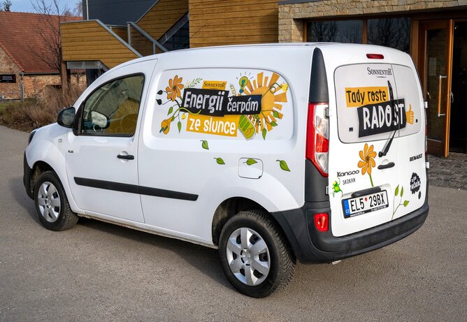 Elektroauto, které je součástí firemního vozového parku. | © SONNENTOR